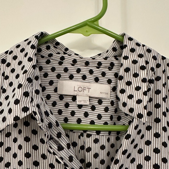 LOFT Monochrome Polka Dot Shirt in size XSP - Picture 3 of 3